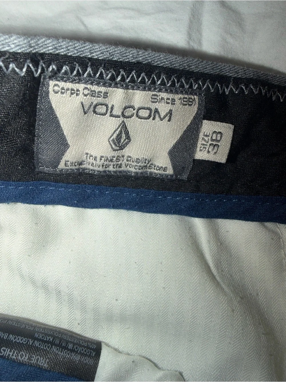 Volcom Men's Light Gray Flat-Front shorts